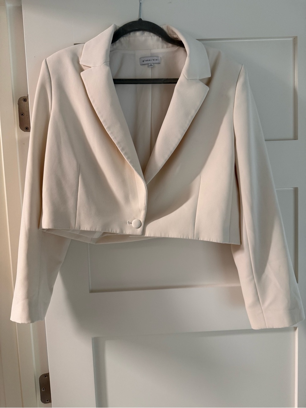 Gianni Bini Cream Cropped Blazer